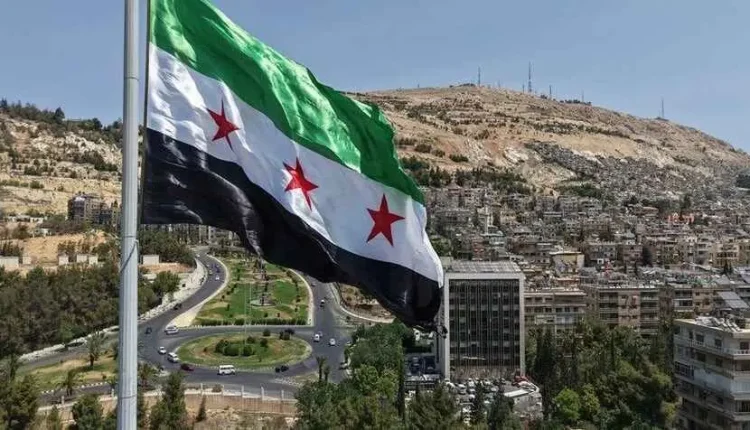 أعاد سقوط النظام في سوريا رسم المشهد الدبلوماسي، وتعيش دمشق واقعاً جديداً يتأرجح بين اندفاعة دولية وعربية، وتريث عواصم أخرى
