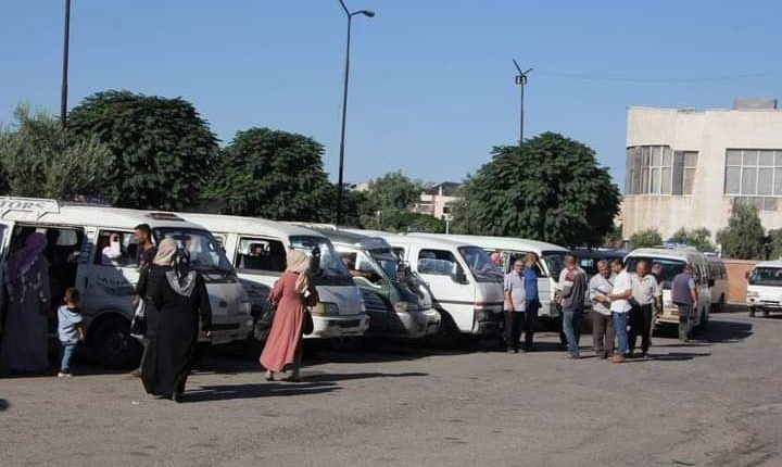 فوضى النقل في حماة تستنزف جيوب المواطنين.. حلول ناقصة وأزمة تتسع