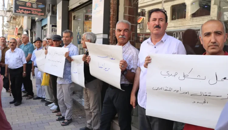 القامشلي.. متقاعدون يواجهون “انتظاراً بلا نهاية” وسط أزمة رواتب تتفاقم في شمال شرقي سوريا
