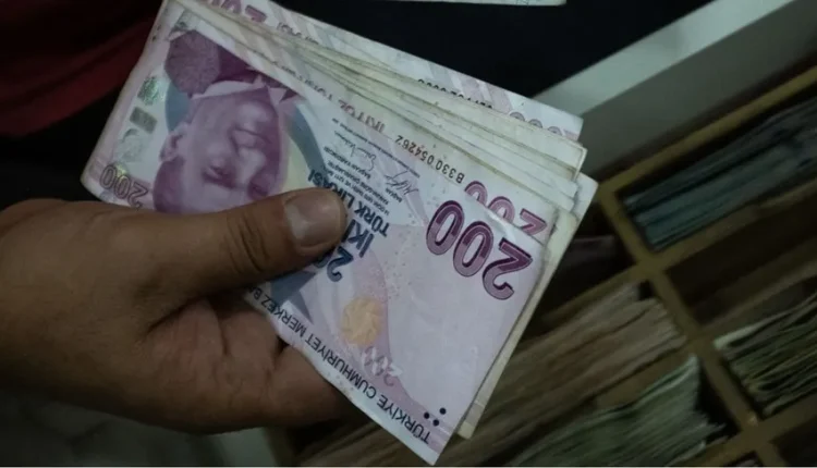 بدأت السلطات المحلية ومصرف سوريا المركزي خطوات عملية تهدف إلى سحب الليرة التركية من التداول في الشمال السوري