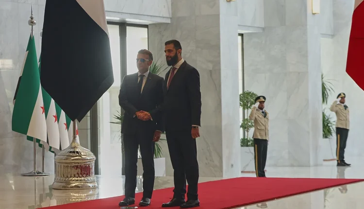 هاجم تنظيم "داعش" الرئيس الانتقالي السوري أحمد الشرع على خلفية الزيارة التي أجراها الرئيس الفرنسي إيمانويل ماكرون إلى دمشق يومي 6 و7 تموز