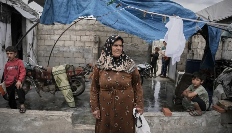 إغلاق 87 مخيماً ودمج 183 آخرين في سوريا.. عودة النازحين تصطدم بواقع الخدمات الهش