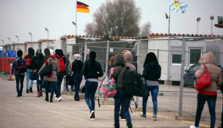 ألمانيا تدفع نحو عودة اللاجئين السوريين بمكافآت مالية.. هل تستعد سوريا لاستقبال ملايين الغائبين؟