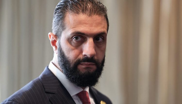 أجرى الرئيس السوري الانتقالي أحمد الشرع، اتصالات هاتفية مع كل من أمير دولة قطر، ورئيس دولة الإمارات العربية المتحدة.