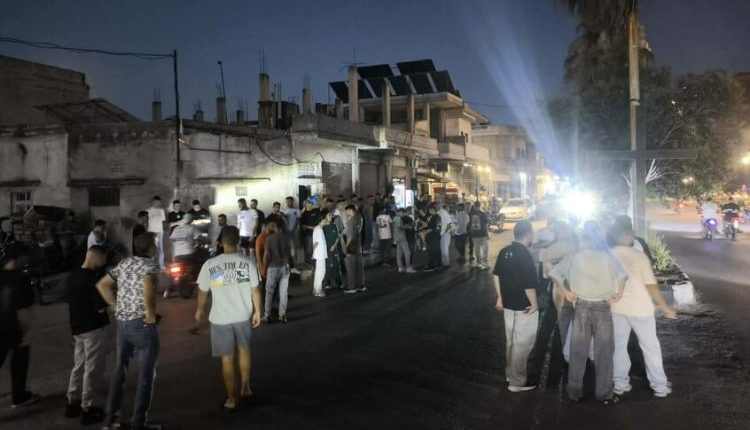 شهدت مدينة السقيلبية في ريف حماة، يوم امس اعتصامًا نظمّه عدد من الأهالي احتجاجًا على إحالة مجموعة من أبناء المدينة إلى القضاء العسكري