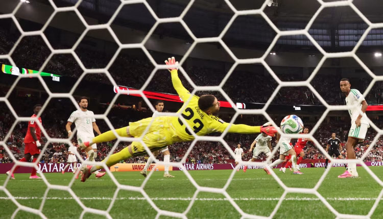 أنهى منتخب سويسرا مشوار نظيره المنتخب الجزائري في بطولة كأس العالم، بعد الفوز عليه بنتيجة (2-0) ضمن منافسات دور الـ 32.