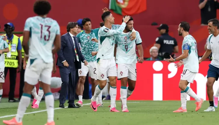 حجز منتخب البرتغال مقعده في الدور ثمن النهائي لبطولة كأس العالم، بعد فوزه المثبر على نظيره المنتخب الكرواتي بنتيجة (2-1)