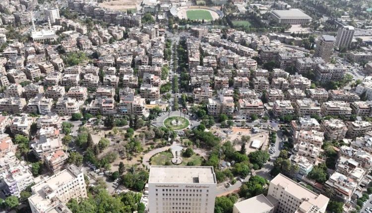 تشهد السوق العقارية في سوريا عمومًا، والعاصمة دمشق على وجه الخصوص، اختلالاً بنيوياً حاداً بين العرض والطلب.