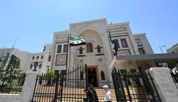 يمثل مجلس الشعب السوري الجديد محاولة من قِبل السلطة الانتقالية لصناعة واجهة تمنح المرحلة الحالية مظهراً تمثيلياً..