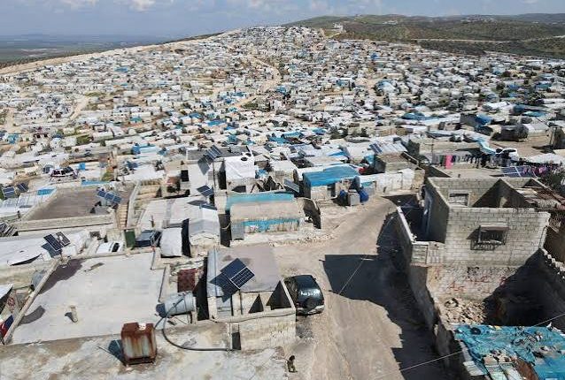 سوريا بلا مخيمات... عودة النازحين تبدأ فيما الطريق إلى الاستقرار ما يزال مليئاً بالعقبات