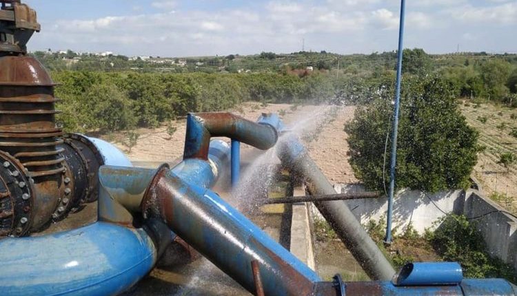 يواجه القطاع الزراعي في ريف محافظة اللاذقية أزمة مياه حادة تُهدد مئات الدونمات من الأراضي الخصبة بالجفاف والتصحر