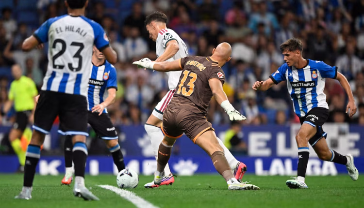 استهل ريال مدريد مشواره في الدوري الإسباني لكرة القدم بانتصار مثير خارج قواعده أمام إسبانيول بنتيجة (2-1)