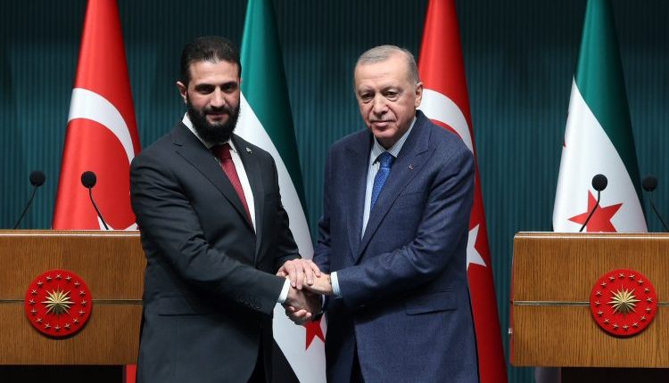 تشهد العلاقات السورية التركية في عام 2026 مساراً تفاوضياً متسارعاً عبر اجتماعات مكثفة في أنقرة لربط الملفات الأمنية والاقتصادية والتعليمية.