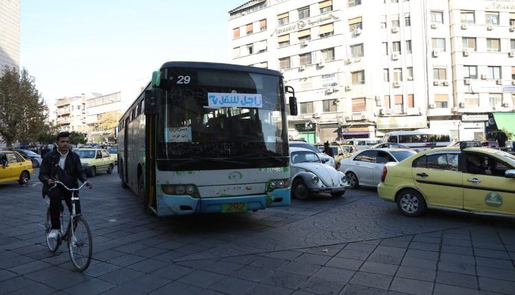 النقل في دمشق أمام الفراطة... دراسة جديدة لتعرفة النقل العام وسط أزمة نقدية