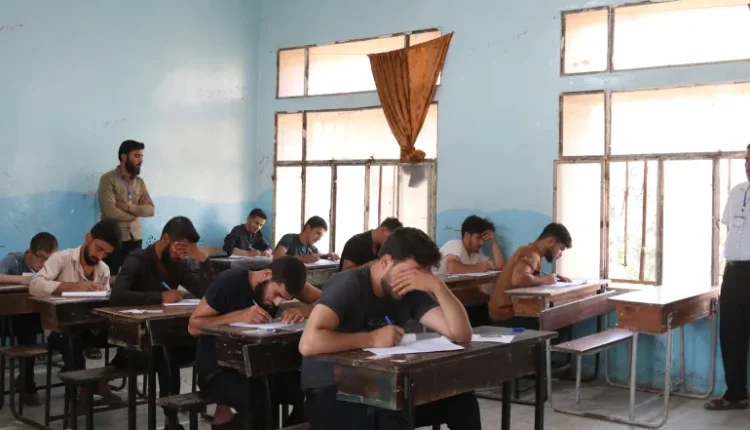 تفاصيل أزمة تطبيق نتائج البكالوريا، وأبرز اعتراضات الطلاب على العلامات والدرجات الصفرية، مع تسليط الضوء على حرمان طلاب السويداء..
