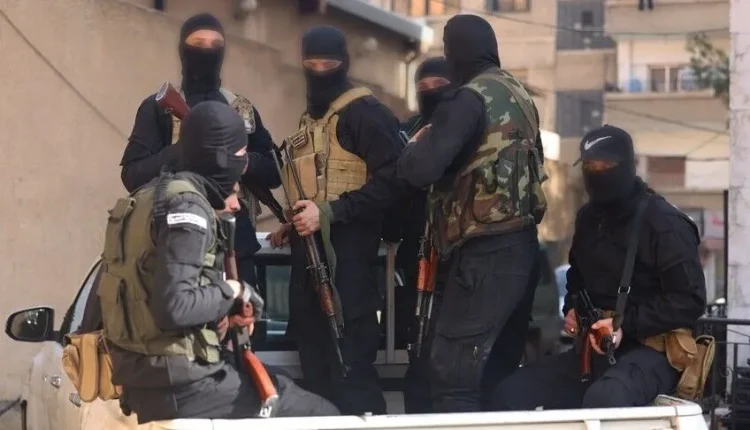 تحليل أمني يقرأ دلالات انفجار حافلة الداخلية السورية بريف دمشق، وسيناريوهات الاستثمار السياسي والخيارات الميدانية المتاحة أمام دمشق.