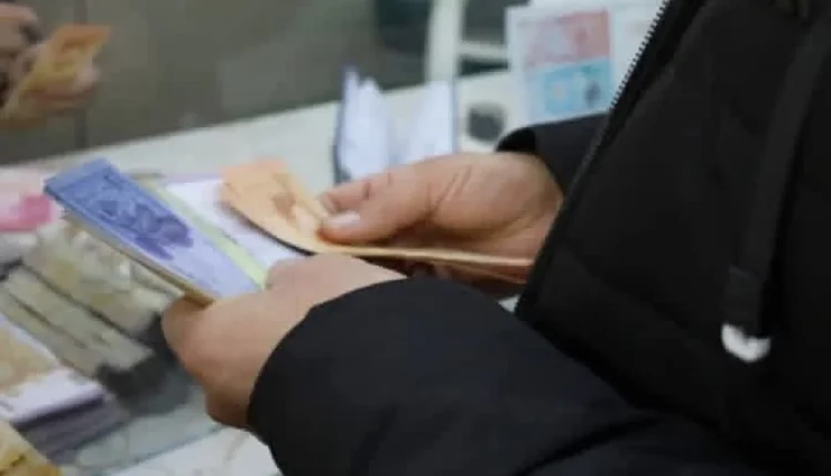 طوق نجاة للأسر وضغط على الأسواق.. تعرف على واقع الحوالات المالية الخارجية القادمة إلى سوريا وتأثيرها الاجتماعي والاقتصادي.