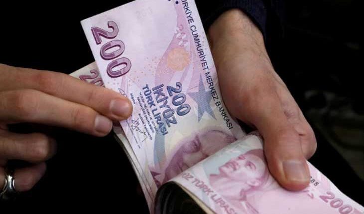 الليرة التركية تتمسك بأسواق الشمال السوري.. لماذا تتعثر عودة الليرة السورية؟