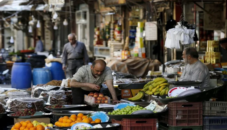 تواجه سوريا ضغوطاً مالية تدفع الحكومة إلى ضبط الإنفاق ومراجعة المشاريع، وسط عجز في الموازنة وحاجة كبيرة لإعادة الإعمار والخدمات الأساسية.