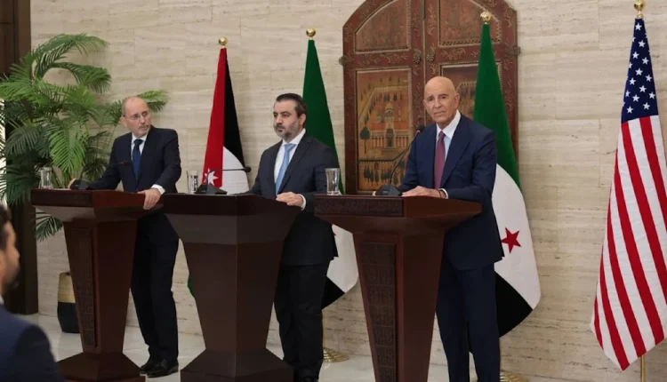 واشنطن تجدّد تمسّكها بخريطة طريق السويداء وسط تصاعد التوتر بين الفصائل المحلية والسلطات الانتقالية، واستمرار الدور الإسرائيلي في سوريا.