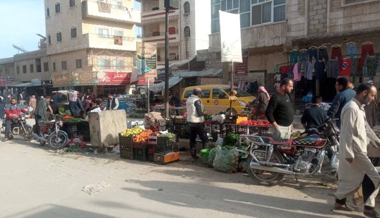 أسعار إدلب بين الليرة التركية والسورية.. فروقات صرف ترفع كلفة الشراء والرقابة عاجزة عن ضبط التسعير