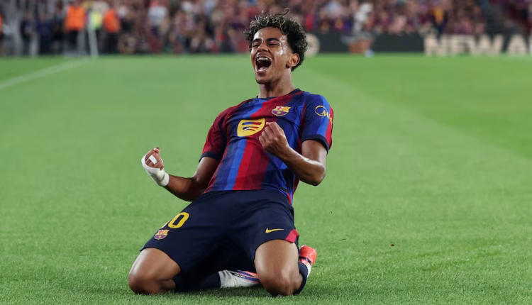 برشلونة يكتسح رايو فايكانو (5-2) ويتصدر الدوري الإسباني بالعلامة الكاملة بفضل ثنائيتي رافينيا ولامين يامال، والتألق في كامب نو.