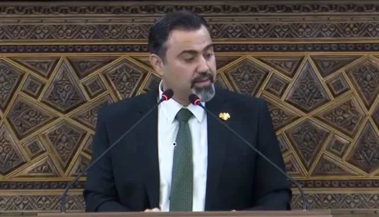أزمة التعليم في سوريا تتفاقم مع وجود 9500 معلم فائض في اللاذقية مقابل نقص المدرسين في ريف دمشق وحلب ودرعا، وسط تحديات التسرب..