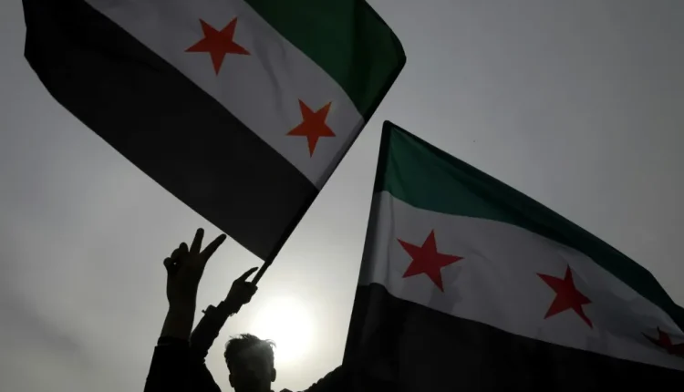 بعد أكثر من عام ونصف على سقوط الأسد، تثير ملاحقة صحفيين وناشطين ومنتقدين جدلاً حول استمرار قوانين موروثة من عهده وتأثيرها على حرية التعبير.
