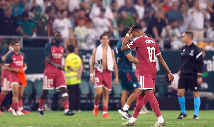 توقفت الانطلاقة المثالية لنادي ريال مدريد في الدوري الإسباني (لا ليغا)، عقب تعرضه لخسارة مفاجئة أمام مضيفه ريال بيتيس بنتيجة (1-0)