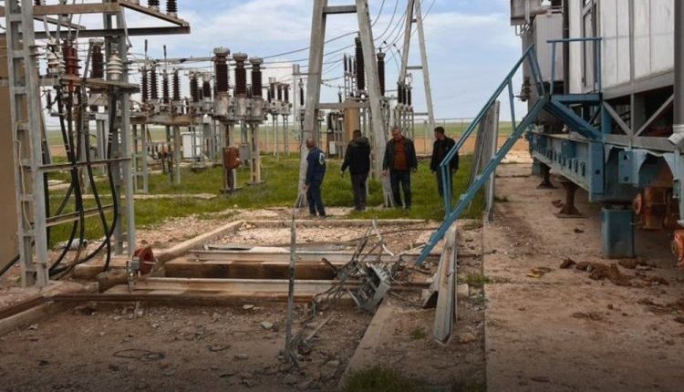 سرقة أجزاء معدنية تتسبب بانهيار برج كهربائي وانقطاع أربع محطات في الحسكة