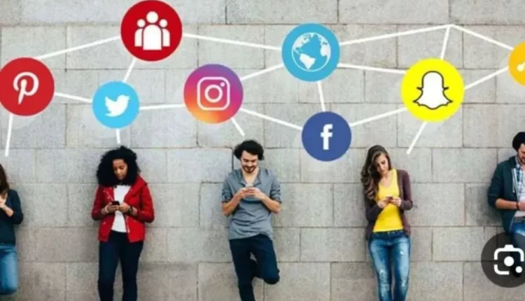 كيف أسهمت سرعة انتشار الأخبار الكاذبة وذاكرة الحرب في سوريا وفجوة الثقة بالمؤسسات في تشكيل الروايات والاصطفافات على منصات التواصل؟