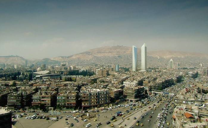 مشروع دمشق الجديدة بقيمة 7 مليارات دولار بين الصندوق السيادي وشركة "أرادَ" الإماراتية، ورأي الخبراء حول تحديات البنية التحتية.