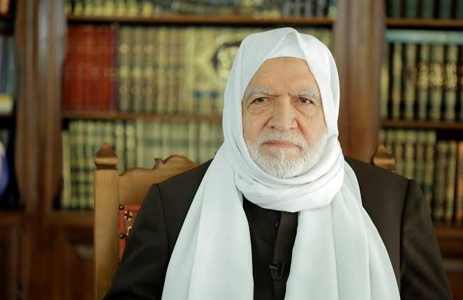 بعد جدل حول تصريحاته الأخيرة... الشيخ الرفاعي يتراجع السلفية "جزء أصيل" من سوريا