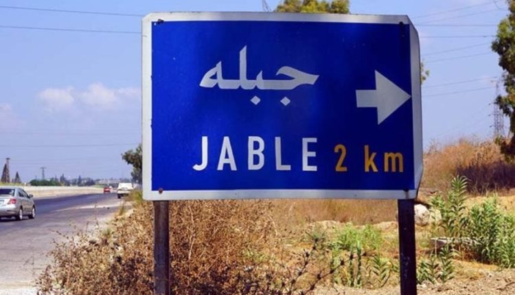 مسلحون يخطفون رجلاً ويسلبون سيارته ومقتنياته على طريق جبلة