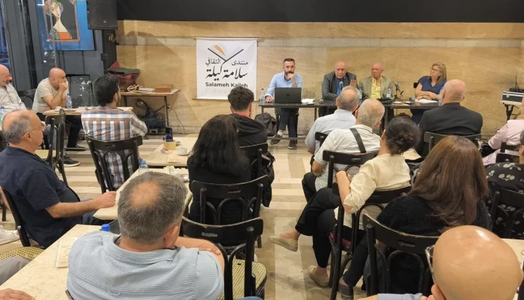 دمشق تشهد عودة للنقاش السياسي عبر منتديات وندوات تطرح أسئلة حول الدولة والمواطنة والأحزاب والدستور، وسط اختبار لحدود حرية التعبير.