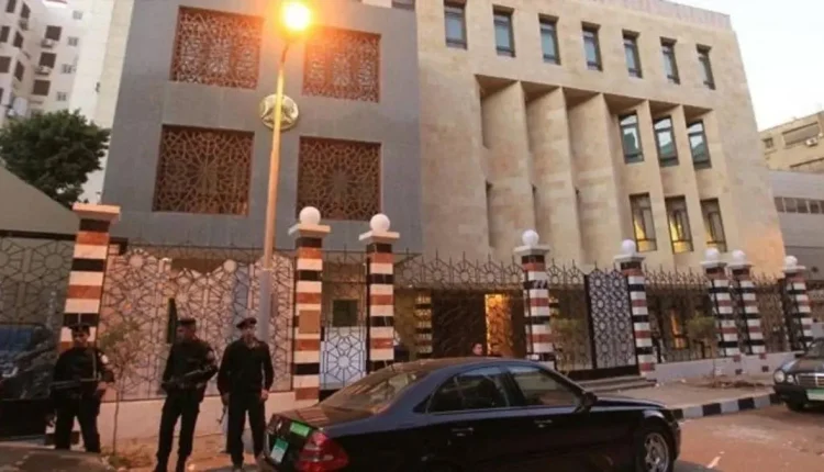 السفارة السورية في القاهرة تعلن تعليق أعمالها بمناسبة العطلة الرسمية في مصر، وسط جدل حول عدم ذكر حرب تشرين أو نصر أكتوبر .