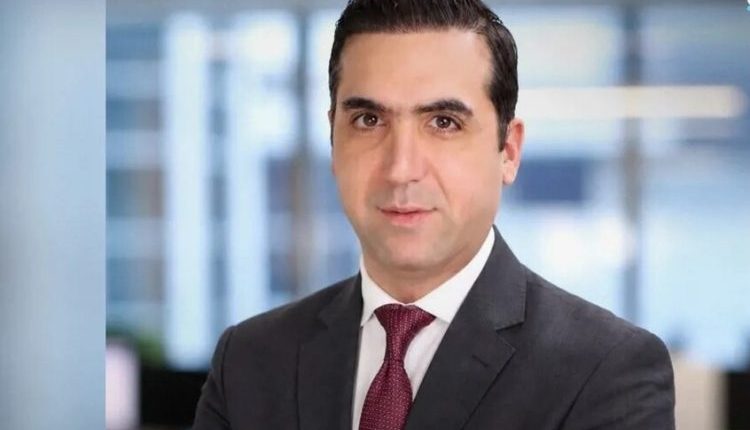 أصدر الرئيس الانتقالي السوري أحمد الشرع مرسوماً يقضي بتعيين المهندس عمر سامر الحلبي مستشاراً للشؤون الاقتصادية لدى رئاسة الجمهورية،