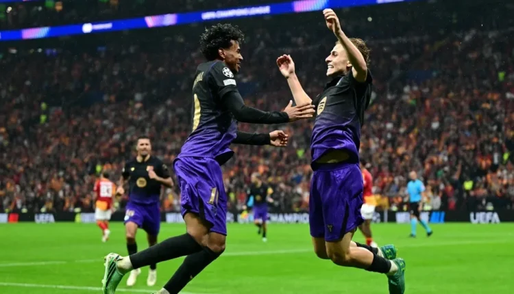 نتائج دوري أبطال أوروبا 2026: برشلونة يكتسح غلطة سراي 4-1، وآرسنال يهزم ليل بثلاثية نظيفة، وأتلتيكو مدريد يفوز على مانشستر يونايتد.