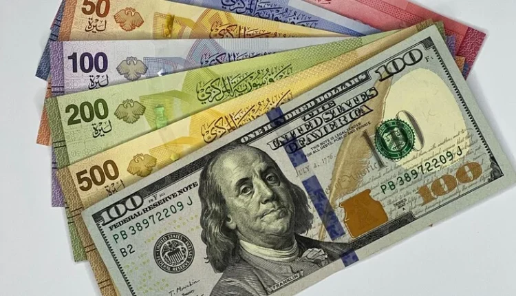 الدولار بـ15 ألفاً والتجار يسعرون بـ 20 ألفاً.. فوضى التسعير تكشف أزمة الثقة بالليرة السورية