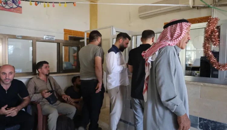 الحسكة أمام أزمة جديدة في استبدال العملة.. الدولار يرتفع والمدخرات القديمة تبحث عن منفذ