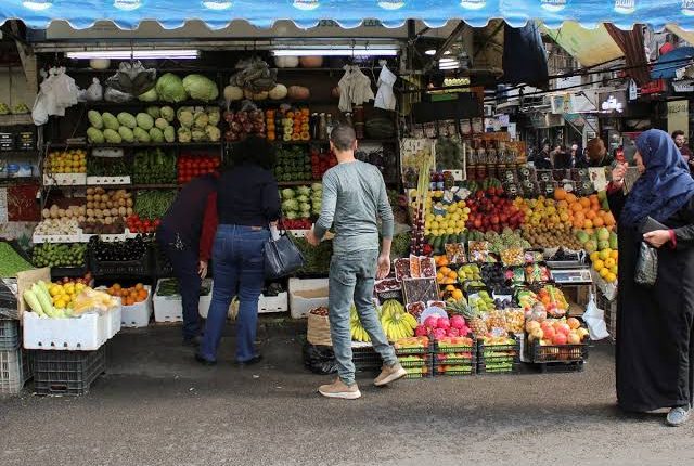 غلاء المحروقات يرفع كلفة الغذاء في سوريا.. الأسرة تدفع فاتورة الطريق من الحقل إلى السوق