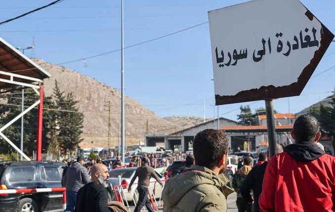 تشدد السلطات اللبنانية إجراءاتها بحق السوريين المخالفين للإقامة وسط مطالب حقوقية بضمان حقوق الموقوفين ومنع الترحيل القسري