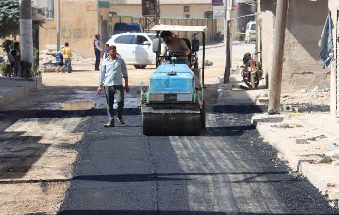 رسوم تزفيت الشوارع في مدينة الباب تفجّر غضب الأهالي.. فواتير مفاجئة ومهلة أسبوع للتحصيل