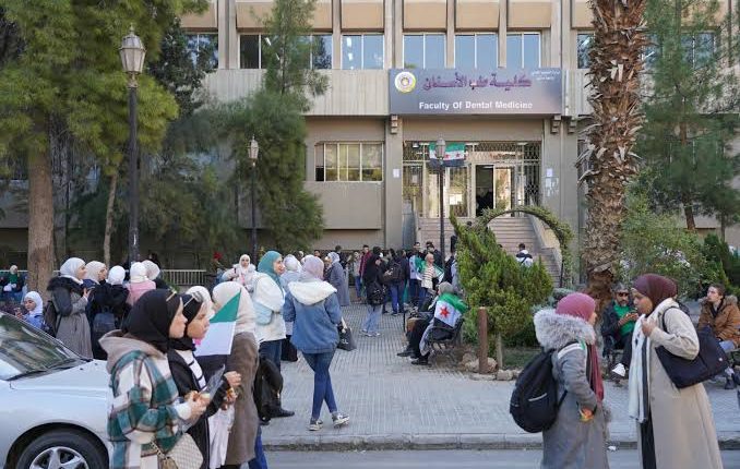 طلاب الجامعات