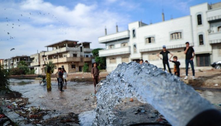 أزمة مياه الحولة في ريف حمص.. أحياء بلا ضخ منذ سنوات وشبكات عاجزة عن تلبية السكان